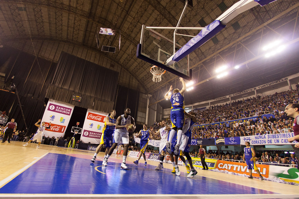 Descubre las 5 funciones fundamentales del baloncesto: guía completa
