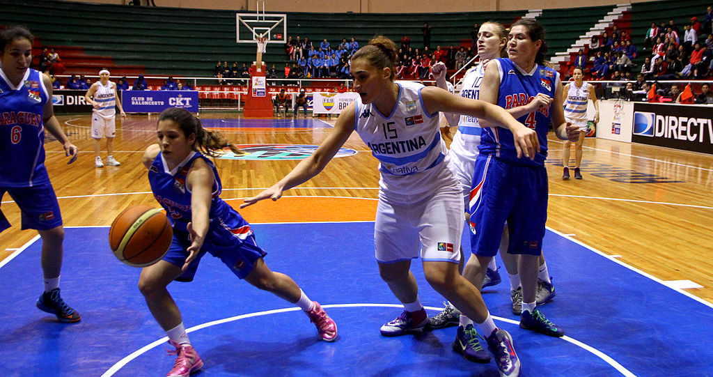 Los 5 puestos de los jugadores de básquetbol: ¿Cómo se llaman y cuál es su función?