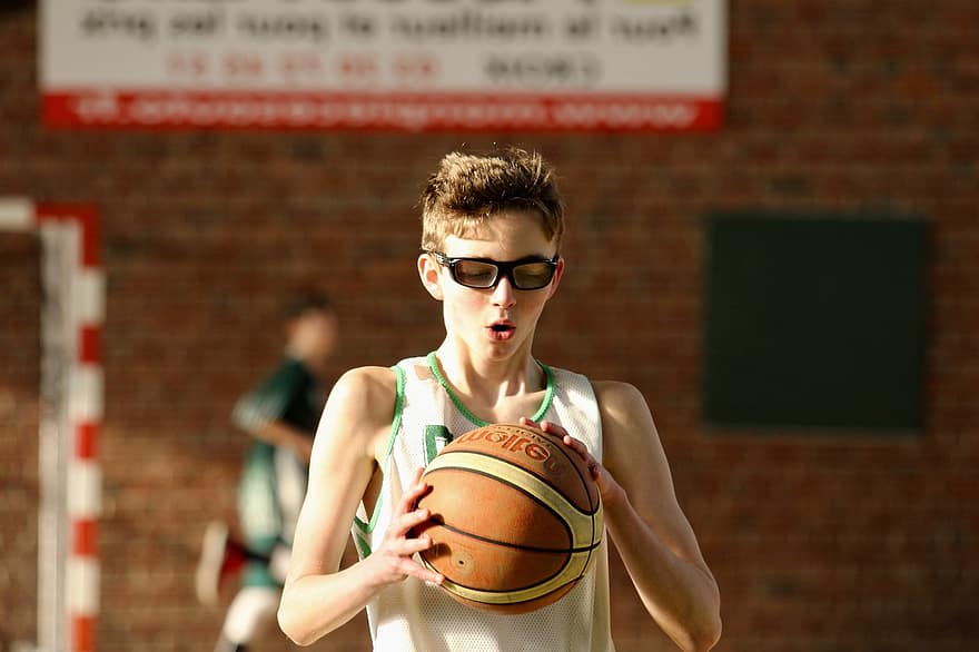 Peso del balón de baloncesto: ¿Cuánto pesa y por qué es importante?.