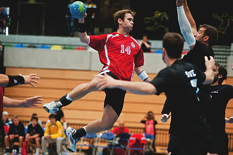 ¿Cómo quitar el balón en balonmano? Técnicas y consejos para recuperar la posesión