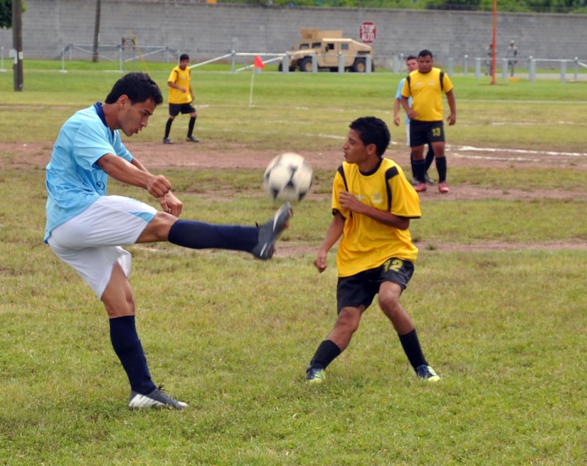 Descubre todo sobre el fútbol de 8: reglas, tácticas y beneficios