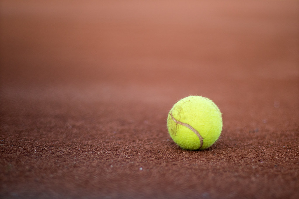Descubre qué pelota se usa en el tenis: tipos y características