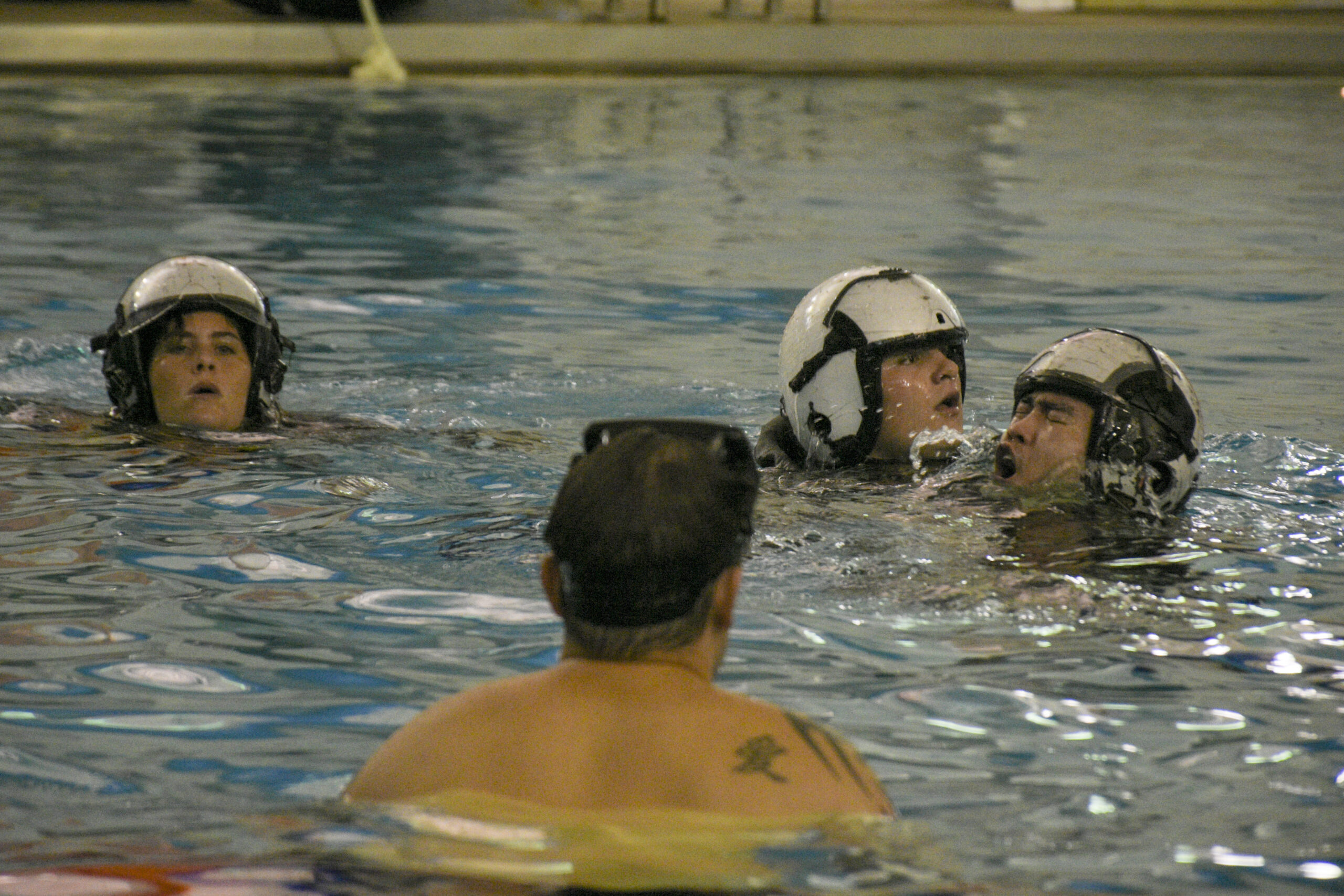 ¿Cuánta profundidad tiene una piscina de waterpolo? Descubre sus dimensiones.