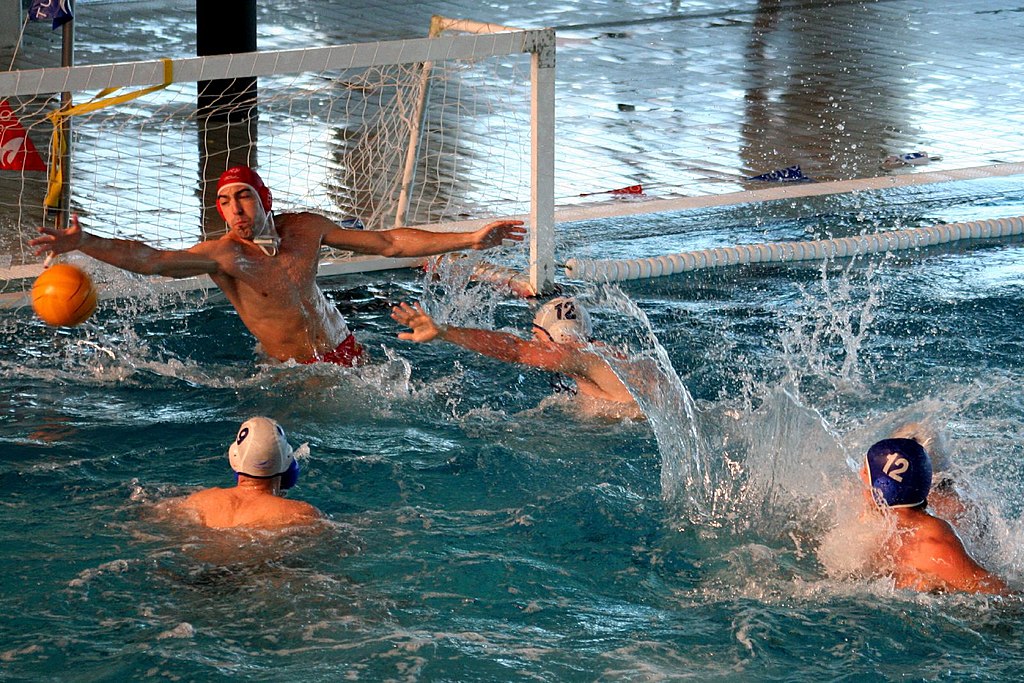 Historia del waterpolo: Descubre cómo se creó este popular deporte acuático.